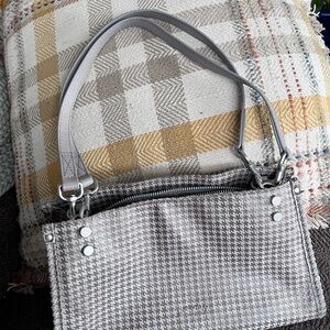 Chic Gray Houndstooth Shoulder Bag